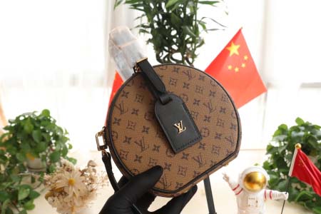 2026年10月15日新作高品質Louis Vuitton バッグ財布M43514te Boite Chapeau ，size：17.5-16.5-7.5cm /LH工場