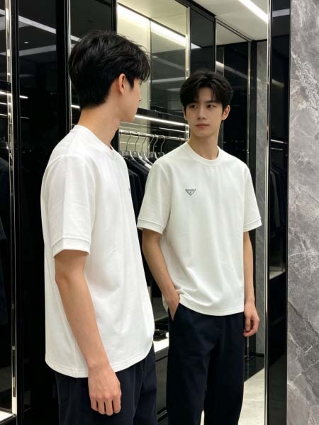 2026年10月26日入荷秋冬新作Prada半袖Tシャツ高級品超厳選★入手困難/誕生日プレゼント/LD工場