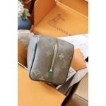 2026年10月15日新作 高品質Louis Vuitton バッグM26963   DOIT   Locker Dopp  /LH工場